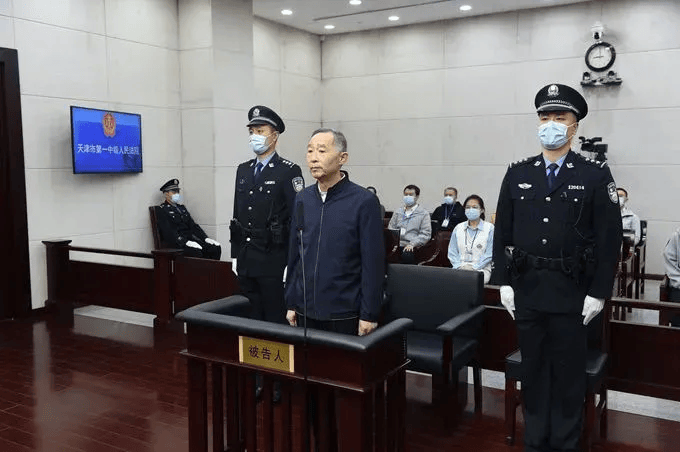 给两名“大老虎”送钱的房企老板，判了