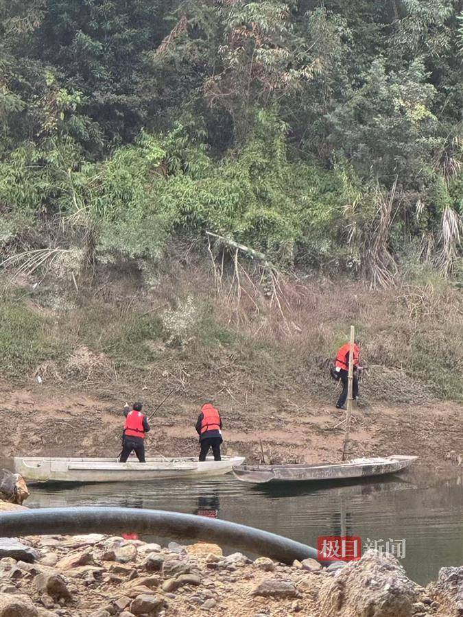 “贵州船舶侧翻事故致8死”系违规载客且严重超载：13人分两批安全过河，返回时同挤一条船出事