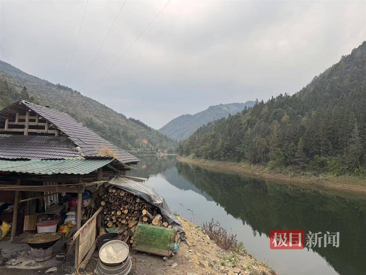 “贵州船舶侧翻事故致8死”系违规载客且严重超载：13人分两批安全过河，返回时同挤一条船出事