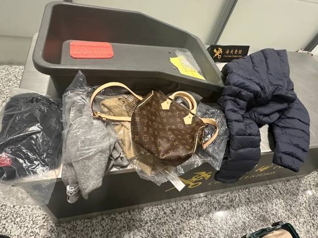 两旅客为逃避海关监管制作“海关全瞎符”符咒 入境时被杭州海关查获