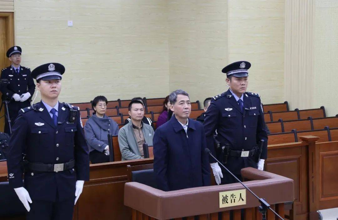 国务院未批复情况下，吴炜要求有关单位以举债融资等方式建设交通项目，造成重大损失和恶劣影响