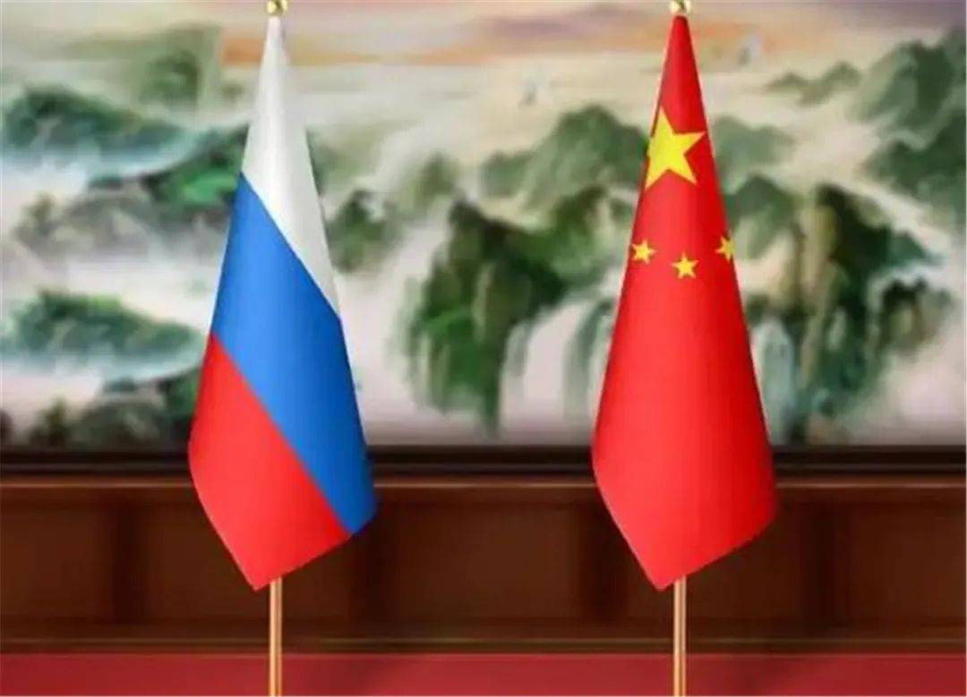 30国联手打俄，普京挂了电话后，派大将抵达西安，身份特殊