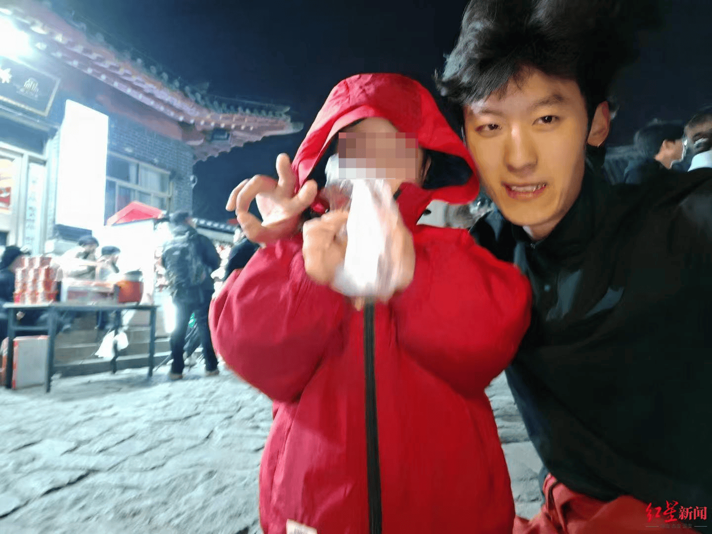 揭秘泰山“陪爬者”：年入30万元是极少数，多数从事者视其为“过渡”