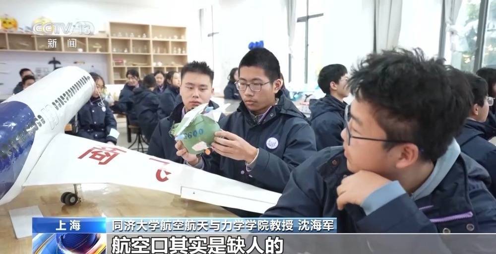 和机器狗赛跑、在科考船上课 这些中小学科学课太酷啦！