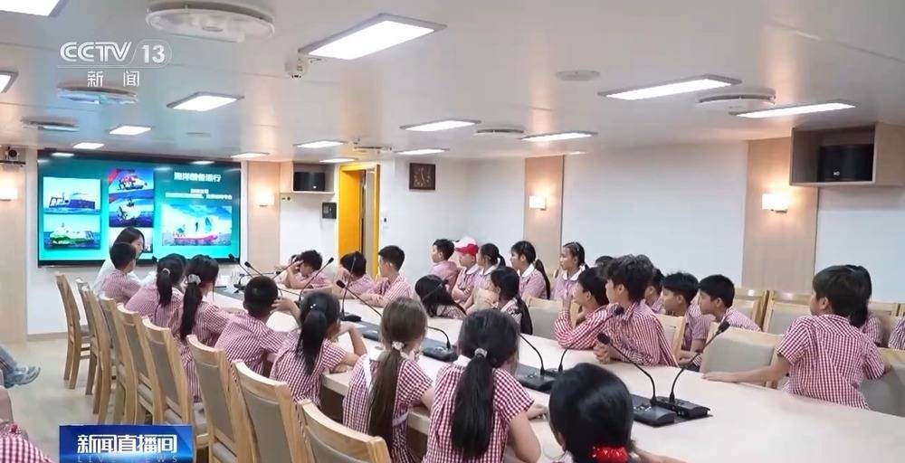和机器狗赛跑、在科考船上课 这些中小学科学课太酷啦！