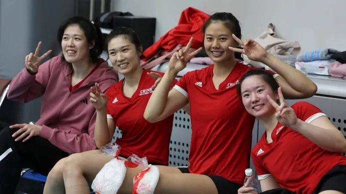 新一届中国女排亮相，队长是她→